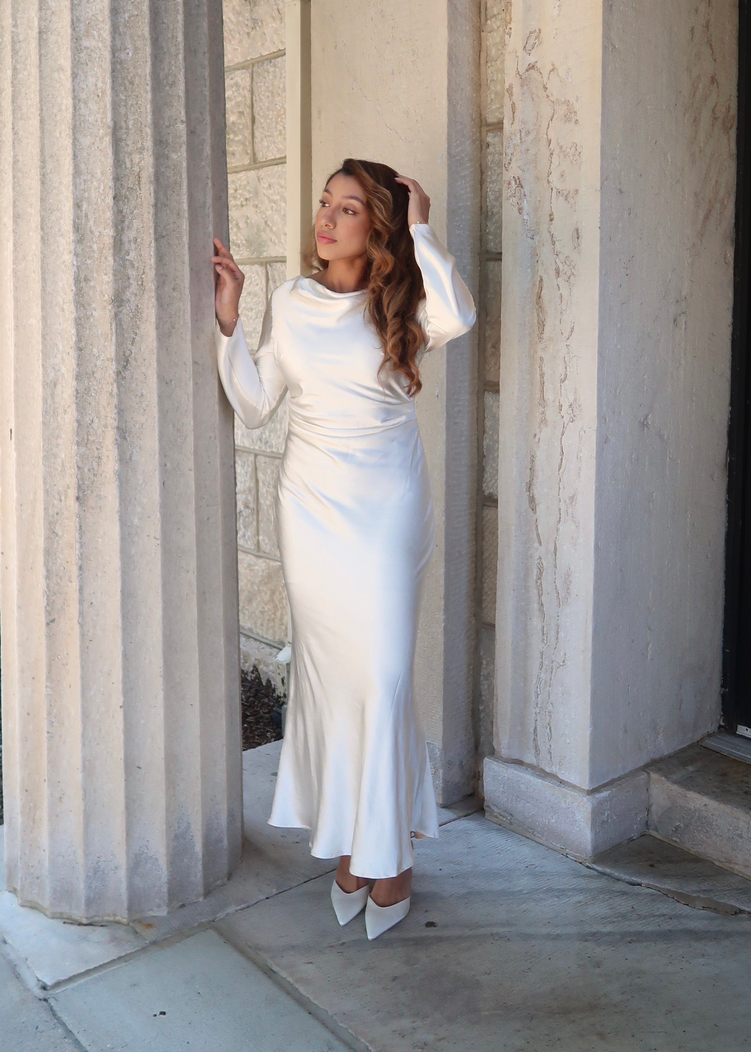 Long sleeve white maxi dress, satin, open back, tied
