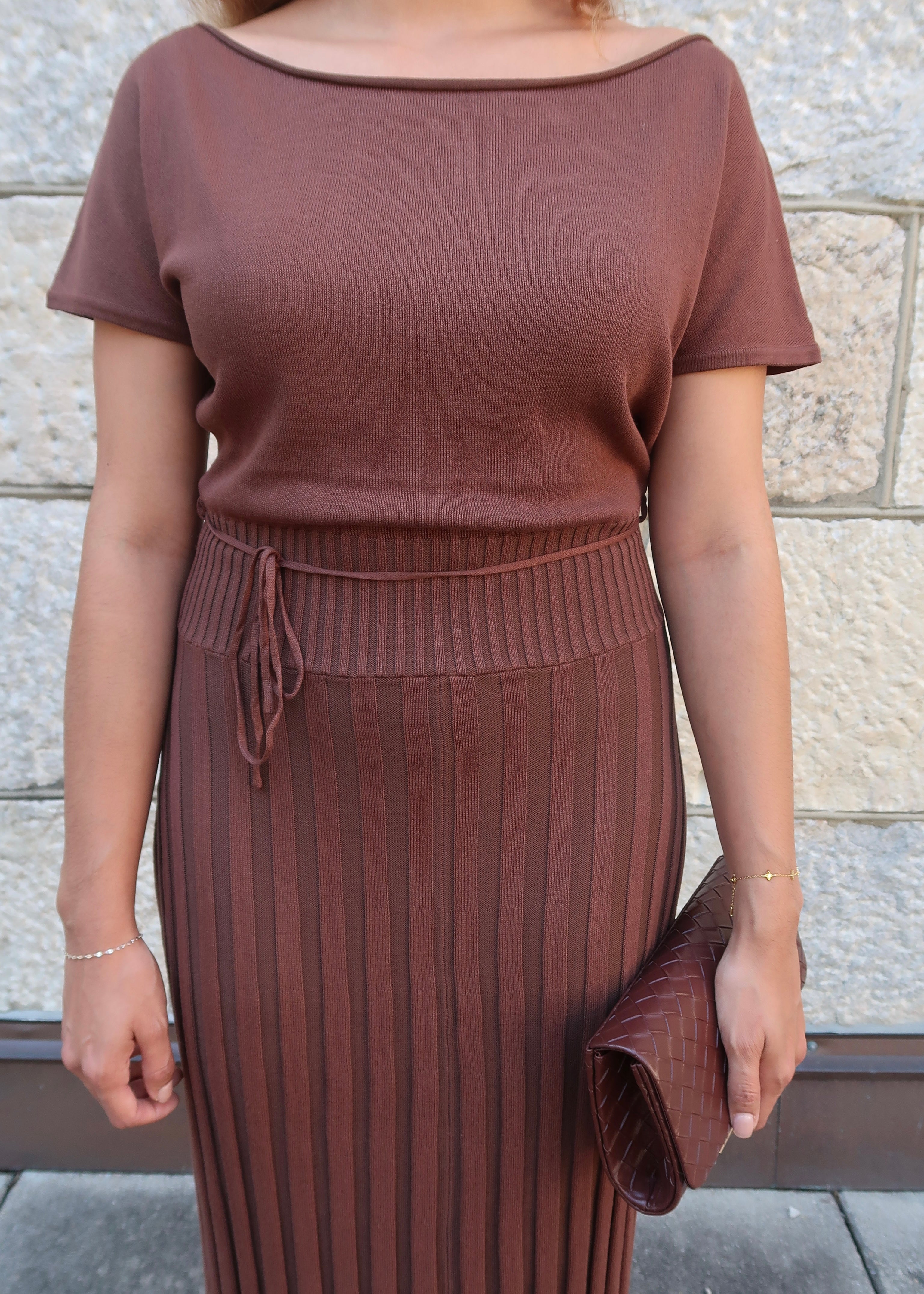 brown pleated knit maxi dress, short sleeve