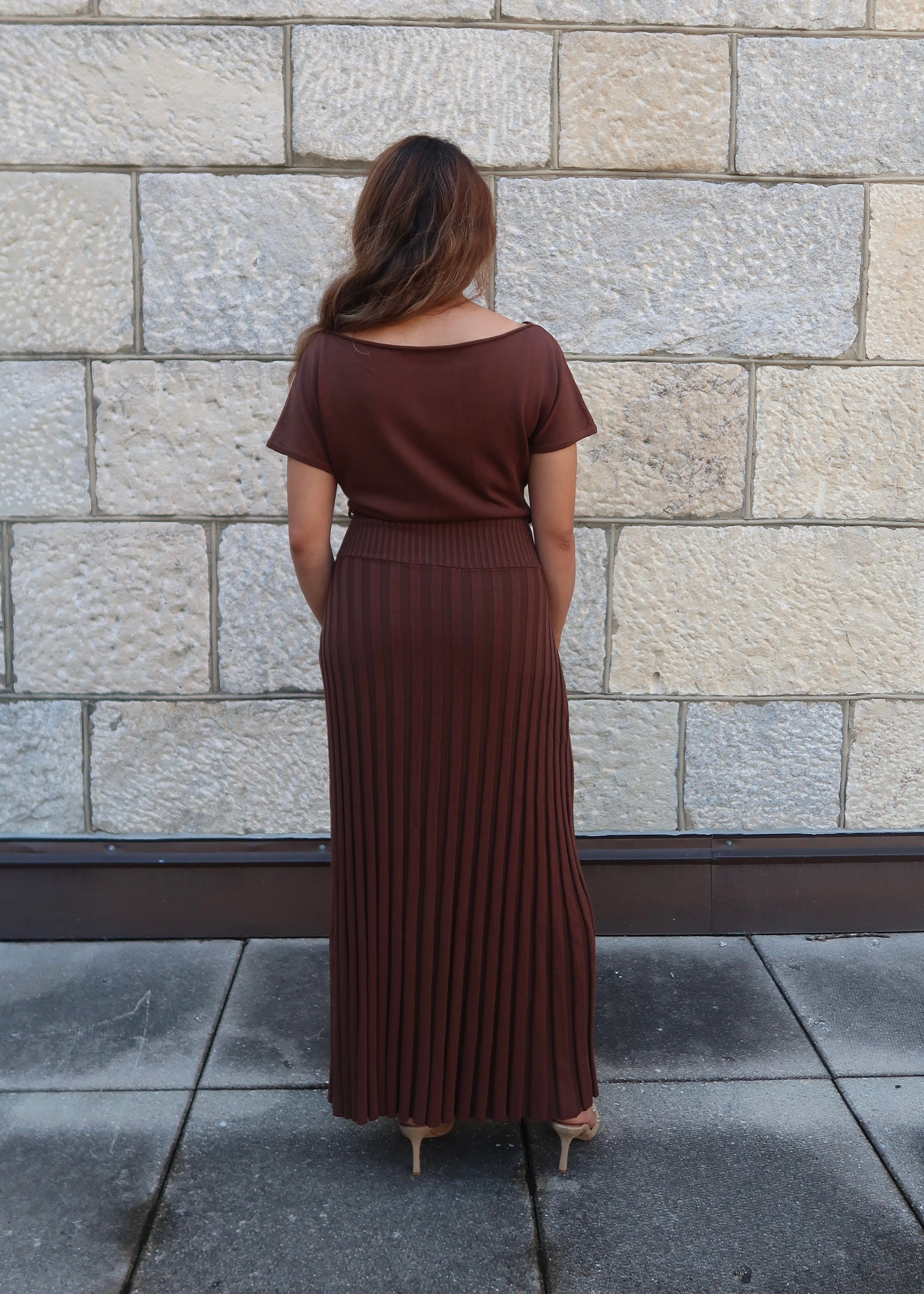 brown pleated knit maxi dress, short sleeve