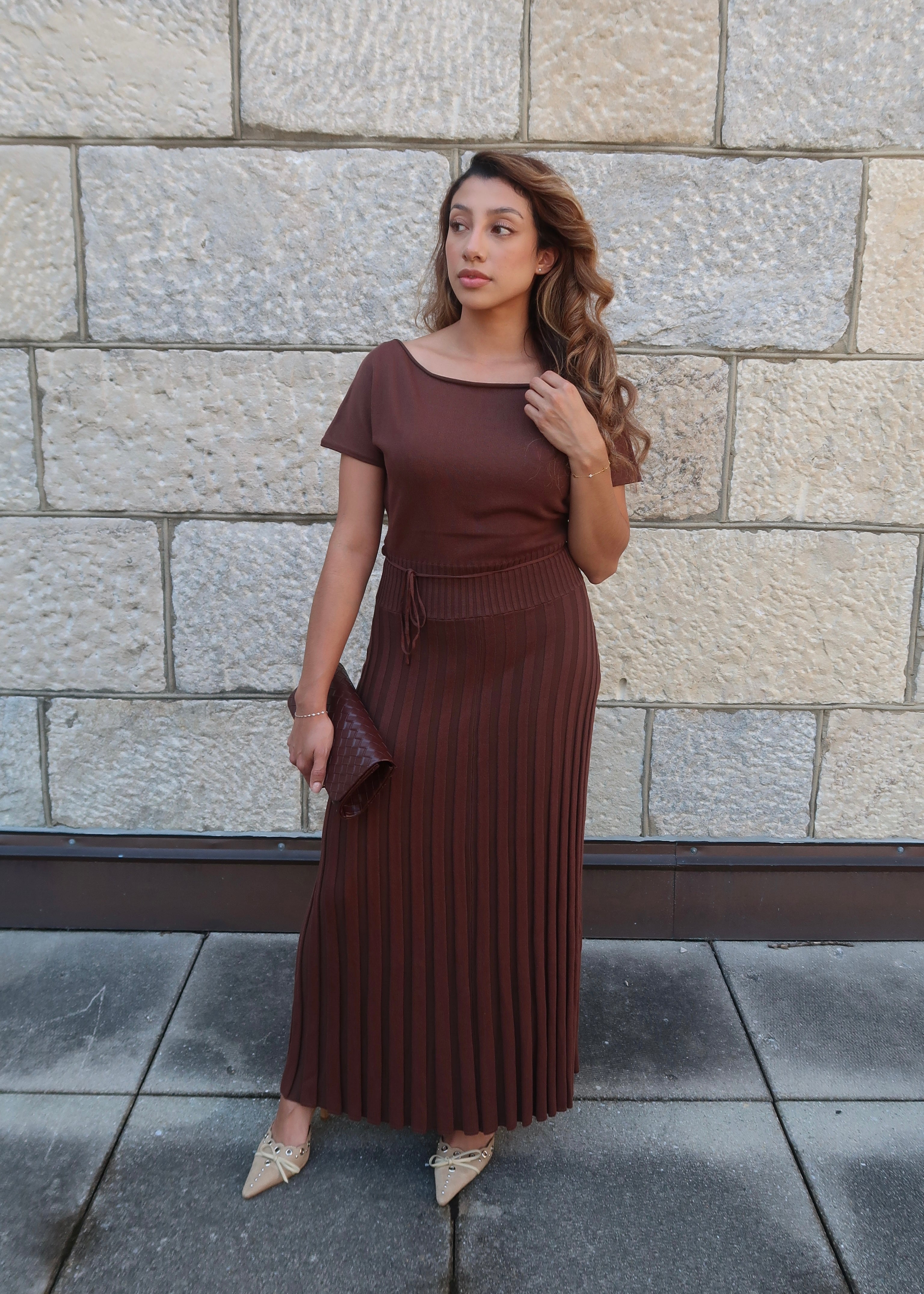 brown pleated knit maxi dress, short sleeve