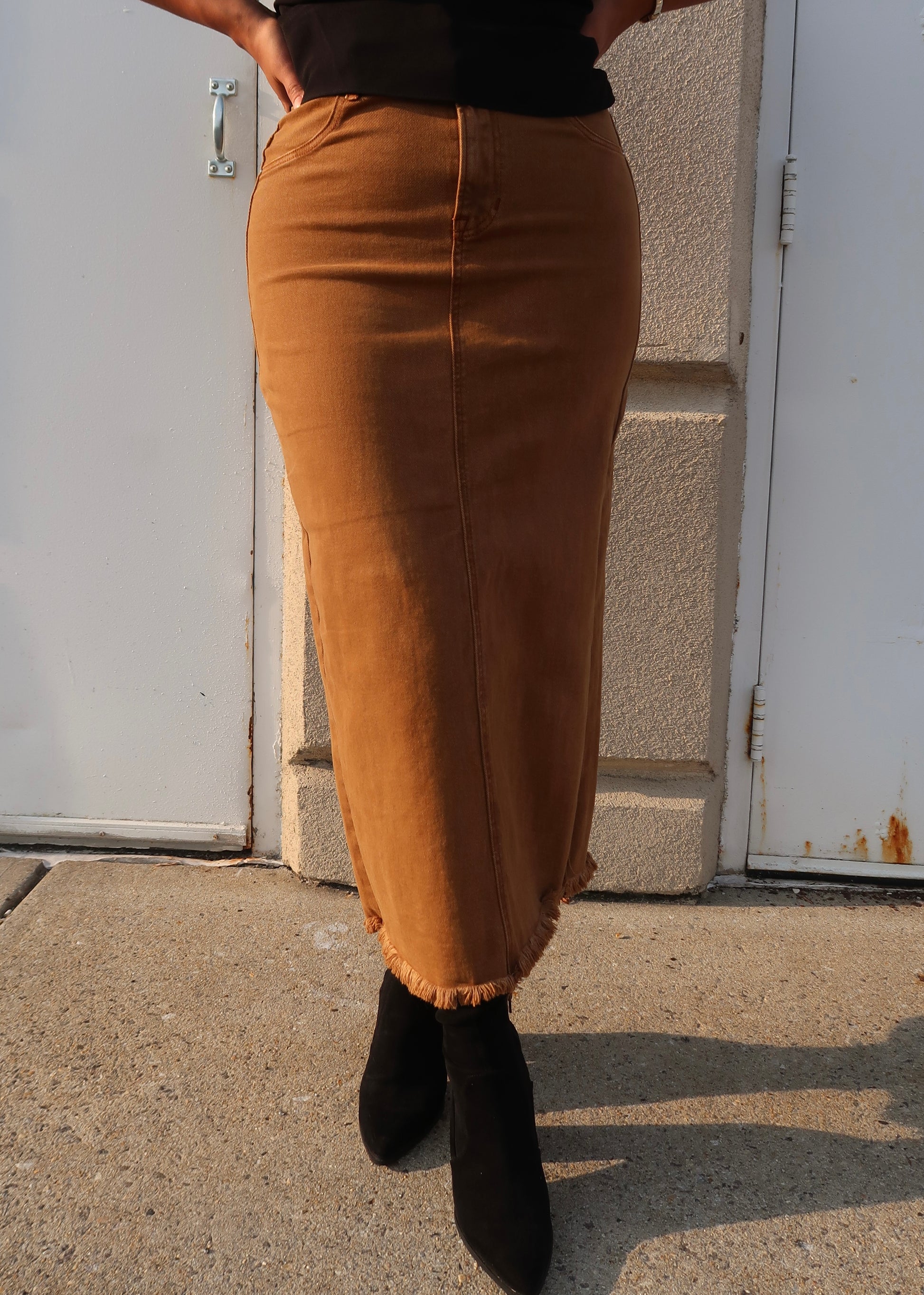 frayed hem denim maxi skirt, cappuchino, brown, high wasited