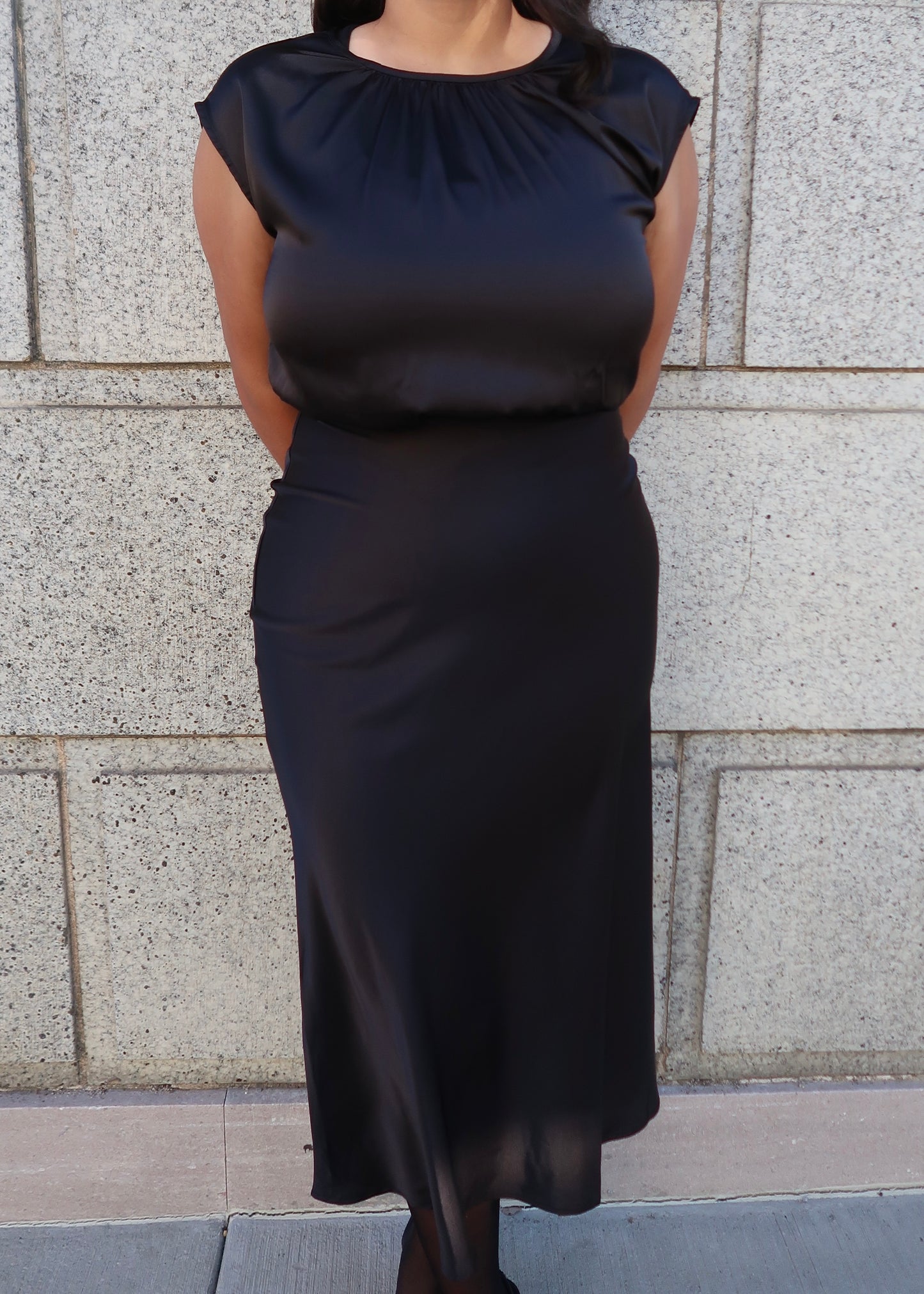 Black short sleeve midi dress, open back