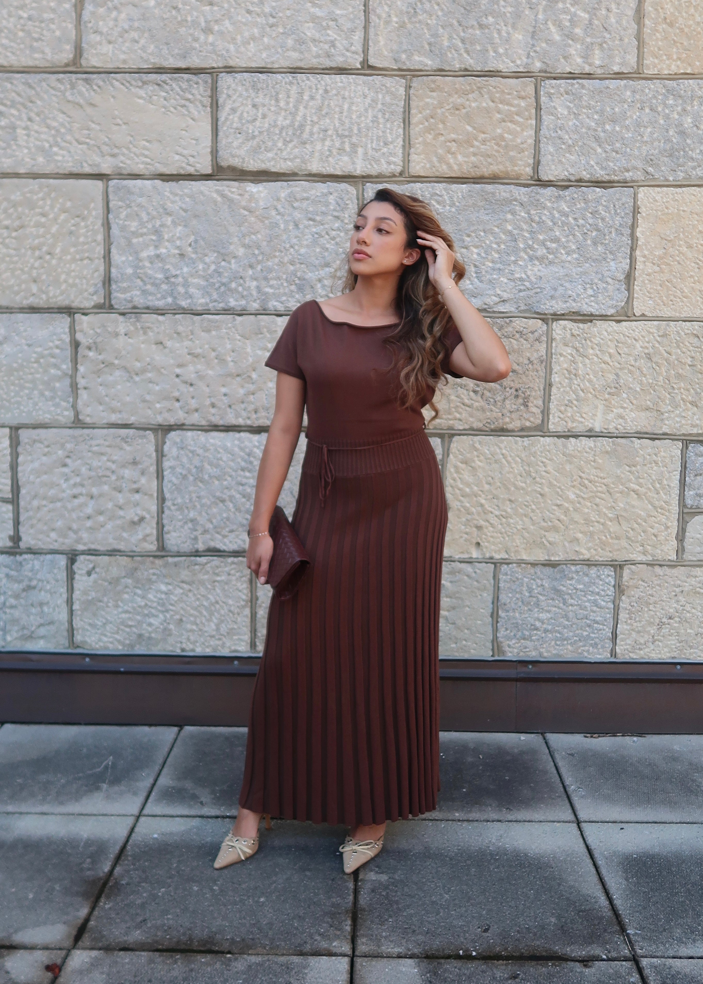 brown pleated knit maxi dress, short sleeve