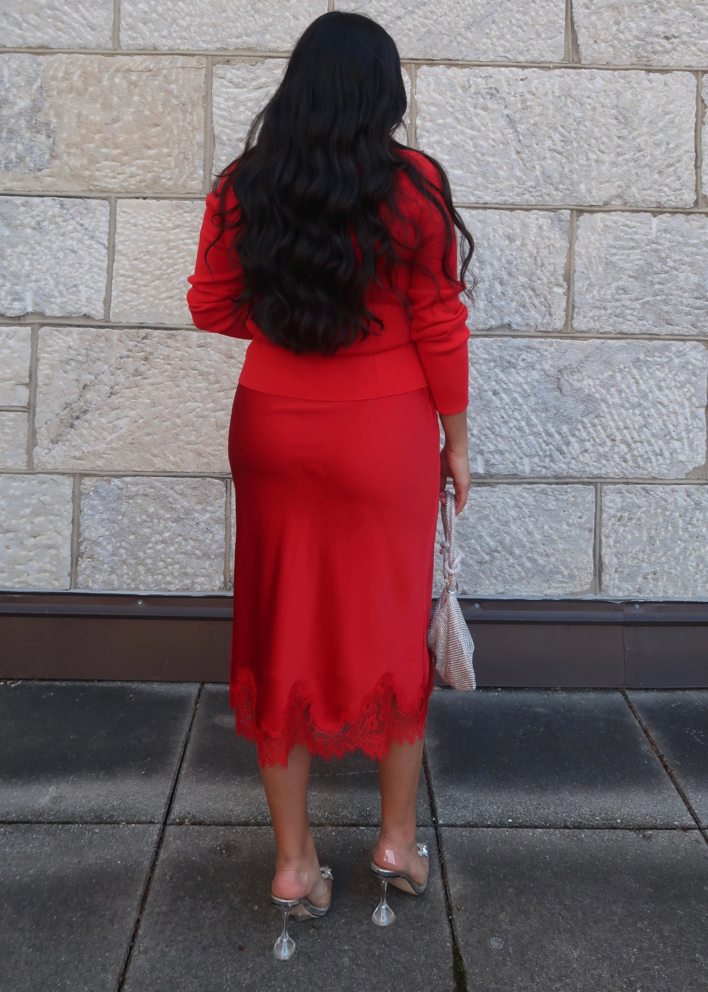Red lace midi skirt, lace detail, side slit 