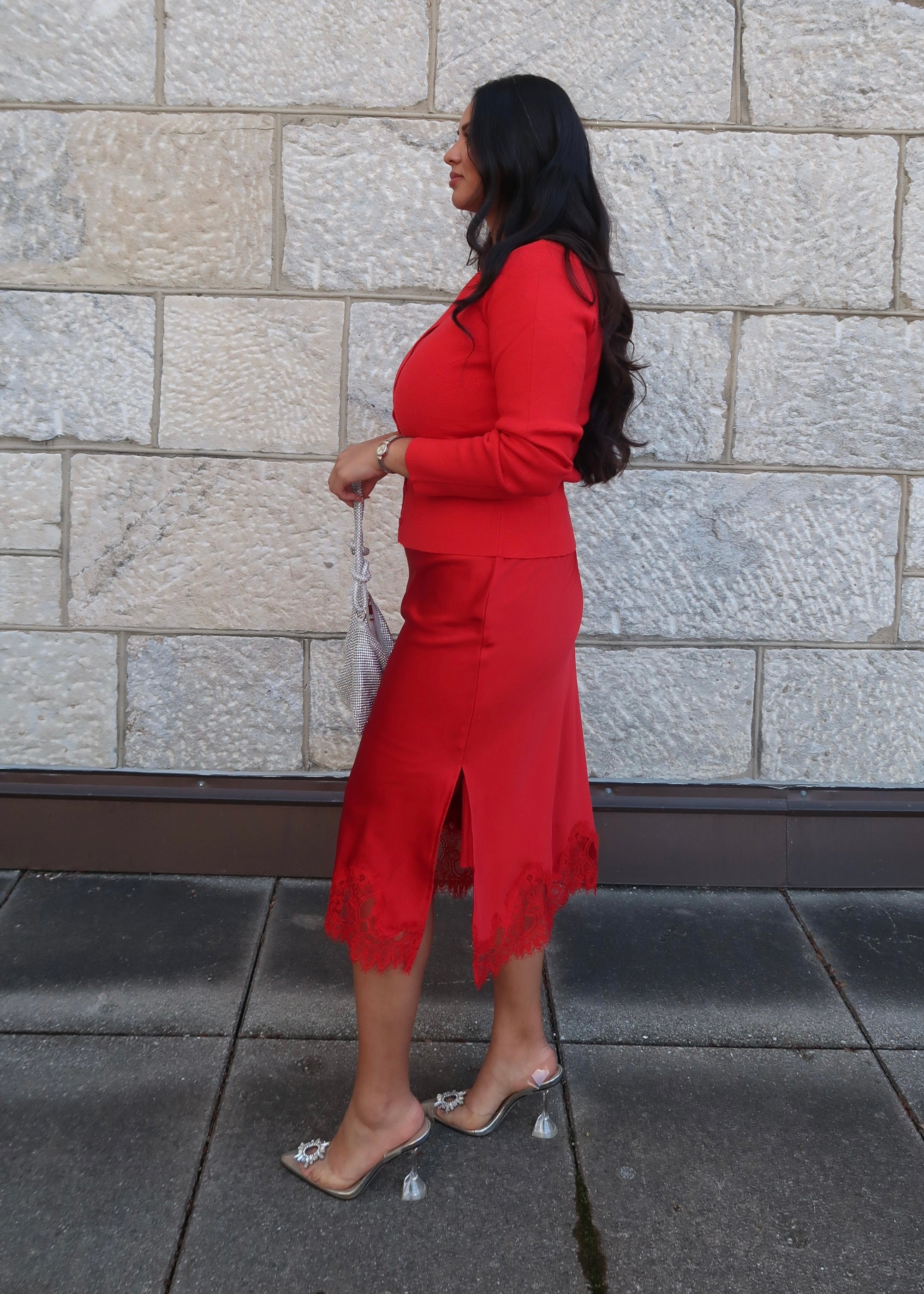 Red lace midi skirt, lace detail, side slit 